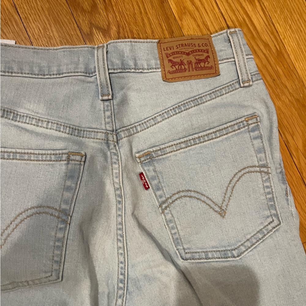 Levi lightwash jeans size 26